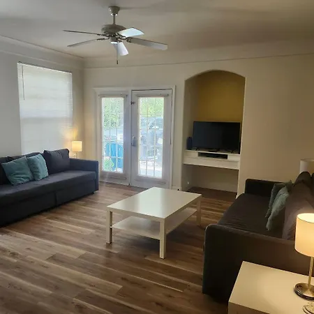 1104 - Casa Compacta Em Condominio Com Piscina!